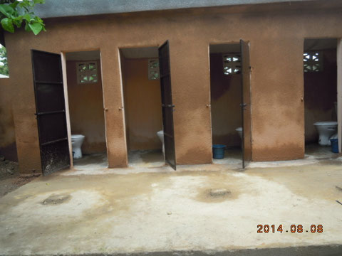 4 Latrines &ldquo;filles&rdquo;