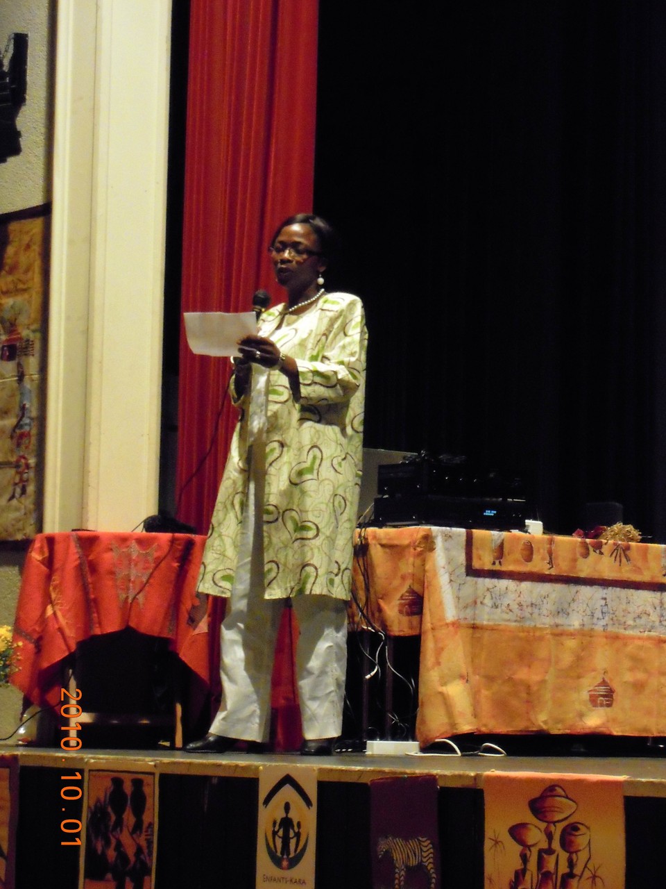 Mme la Présidente au micro &hellip;