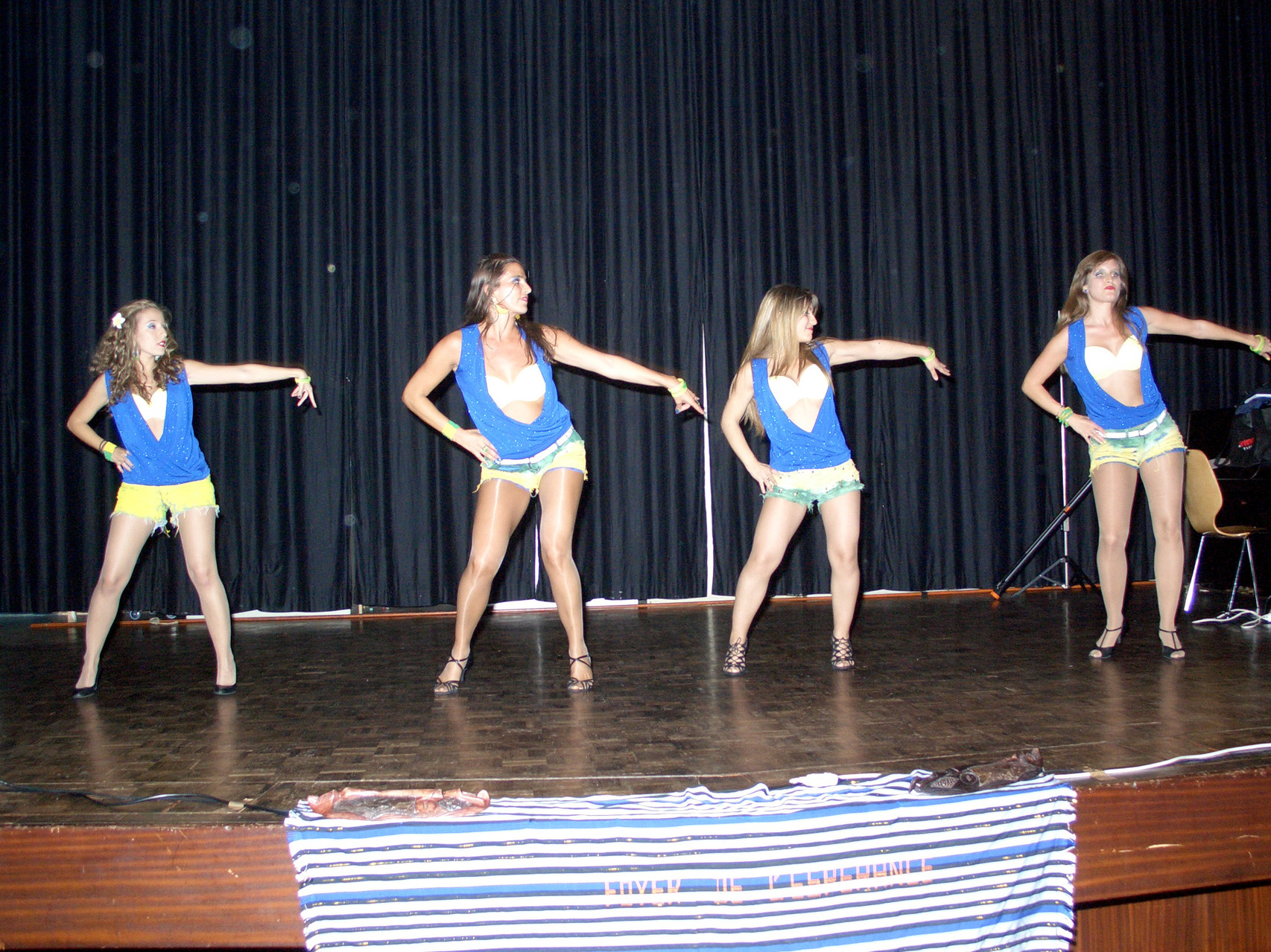 Les danseuses du groupe Axé Beabahia