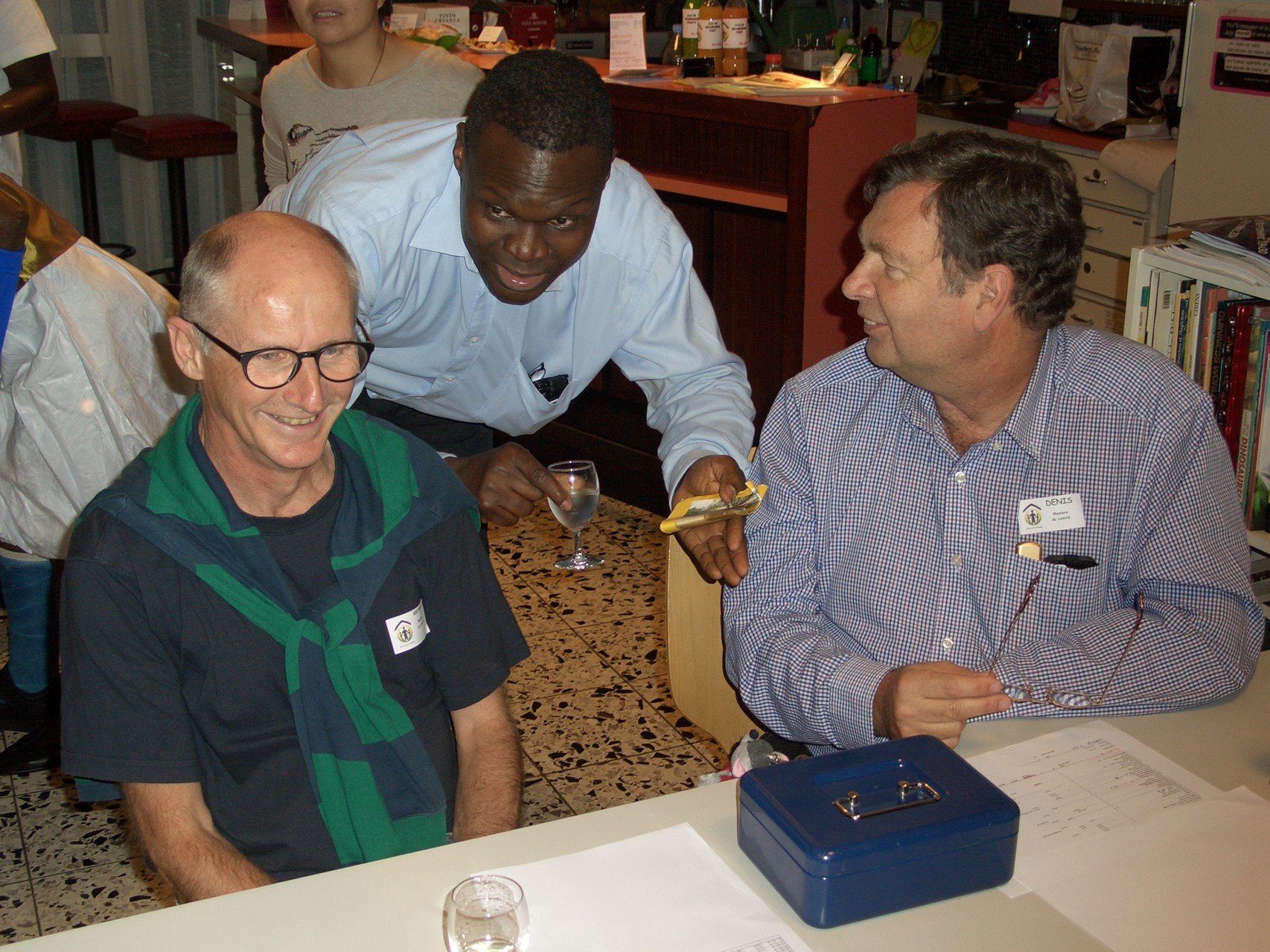 A vot&rsquo; bon coeur &hellip; Bertrand Monod et Denis Poisat à la caisse